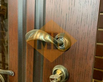металлическая дверь с раздельной ручкой