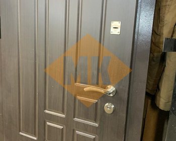 раздельная дверная ручка и два замка