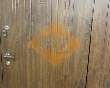 раздельная дверная ручка и два замка